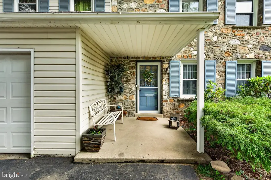 618 Creekside Ln, Wallingford, PA 19086 - #2