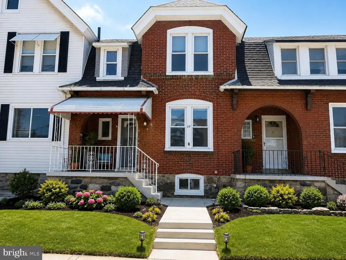 17 Walnut St, Marcus Hook, PA 19061 - #1