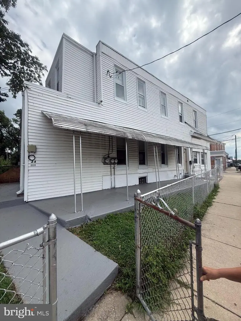 943 Maple Ter, Darby, PA 19023 - #2