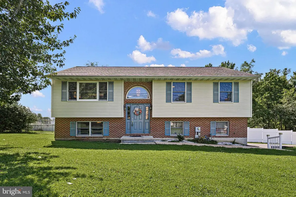 677 Meetinghouse Rd, Upper Chichester, PA 19061 - #1