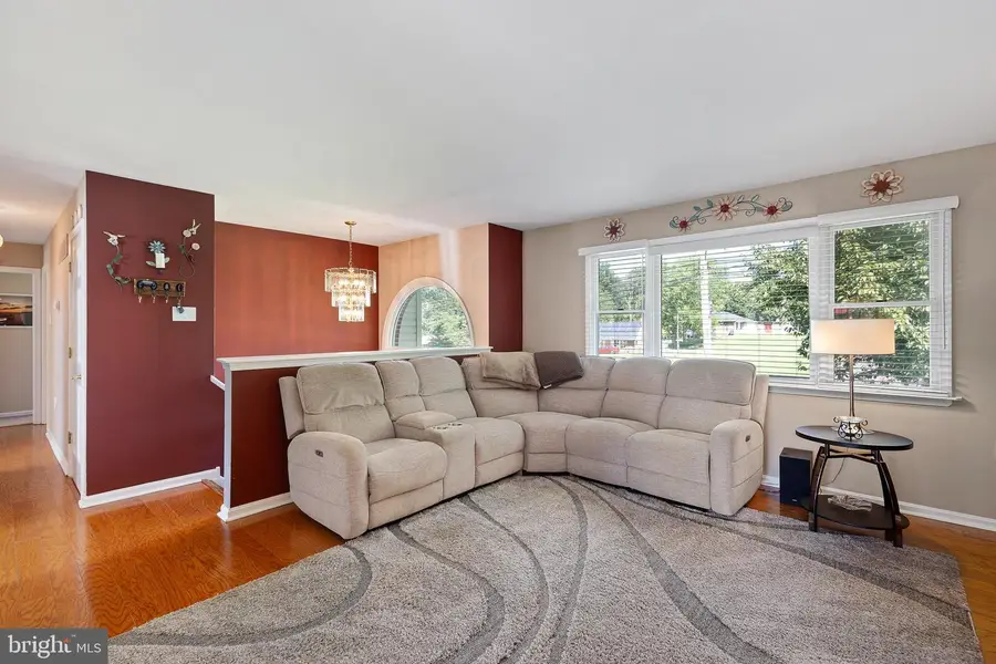 677 Meetinghouse Rd, Upper Chichester, PA 19061 - #3