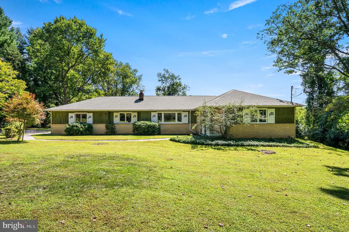 6 Biddlebrook Ln, Chadds Ford, PA 19317 - #1