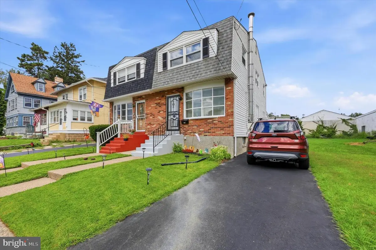 411 Crotzer Ave, Folcroft, PA 19032 - #1