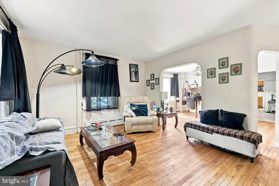 8512 Monroe St, Upper Darby, PA 19082 - #2