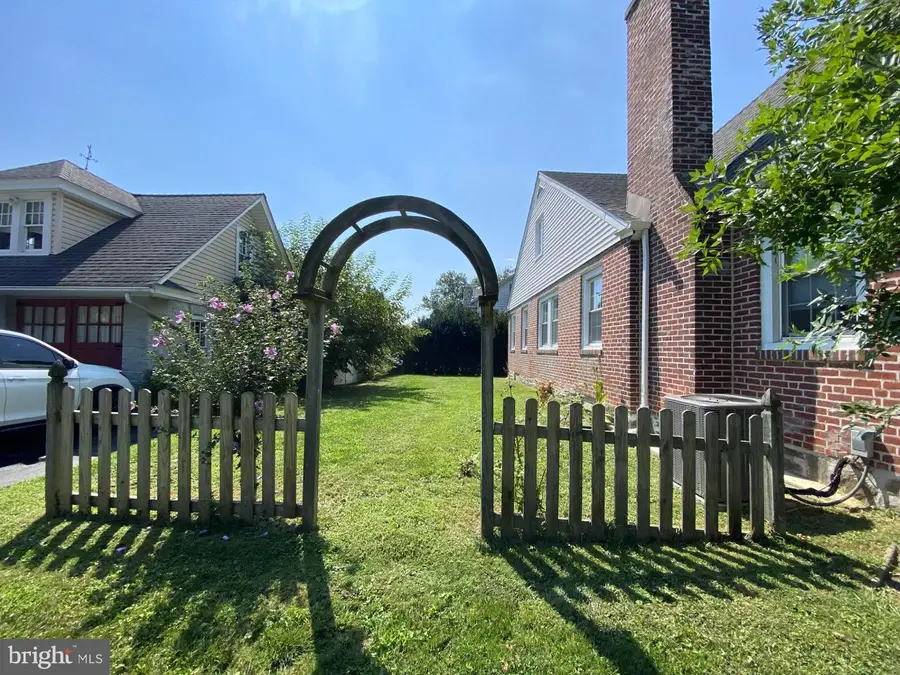 602 Shadeland Ave, Drexel Hill, PA 19026 - #3