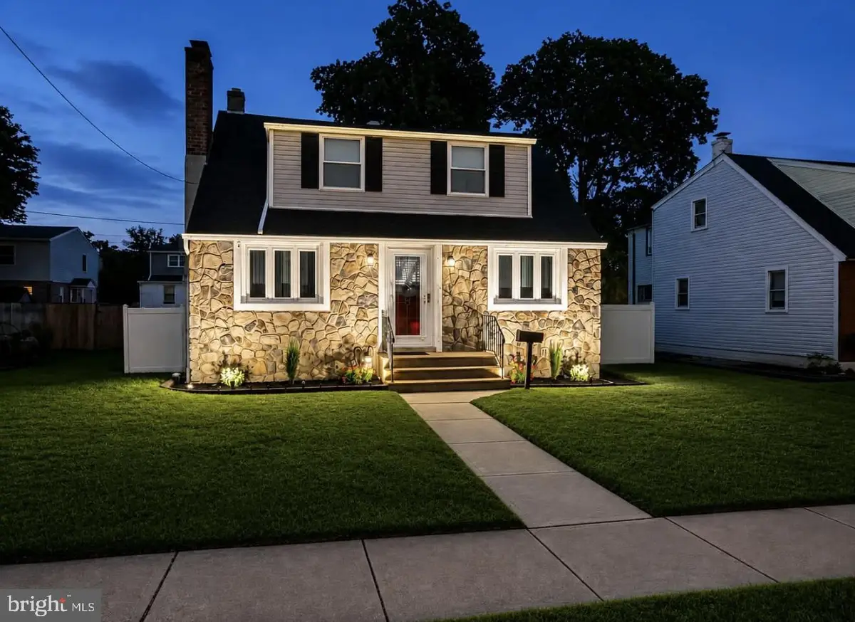 432 Edgewood Ave, Folsom, PA 19033 - #1