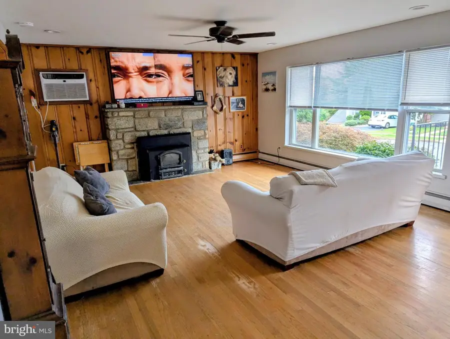 158 Ridge Blvd, Brookhaven, PA 19015 - #3