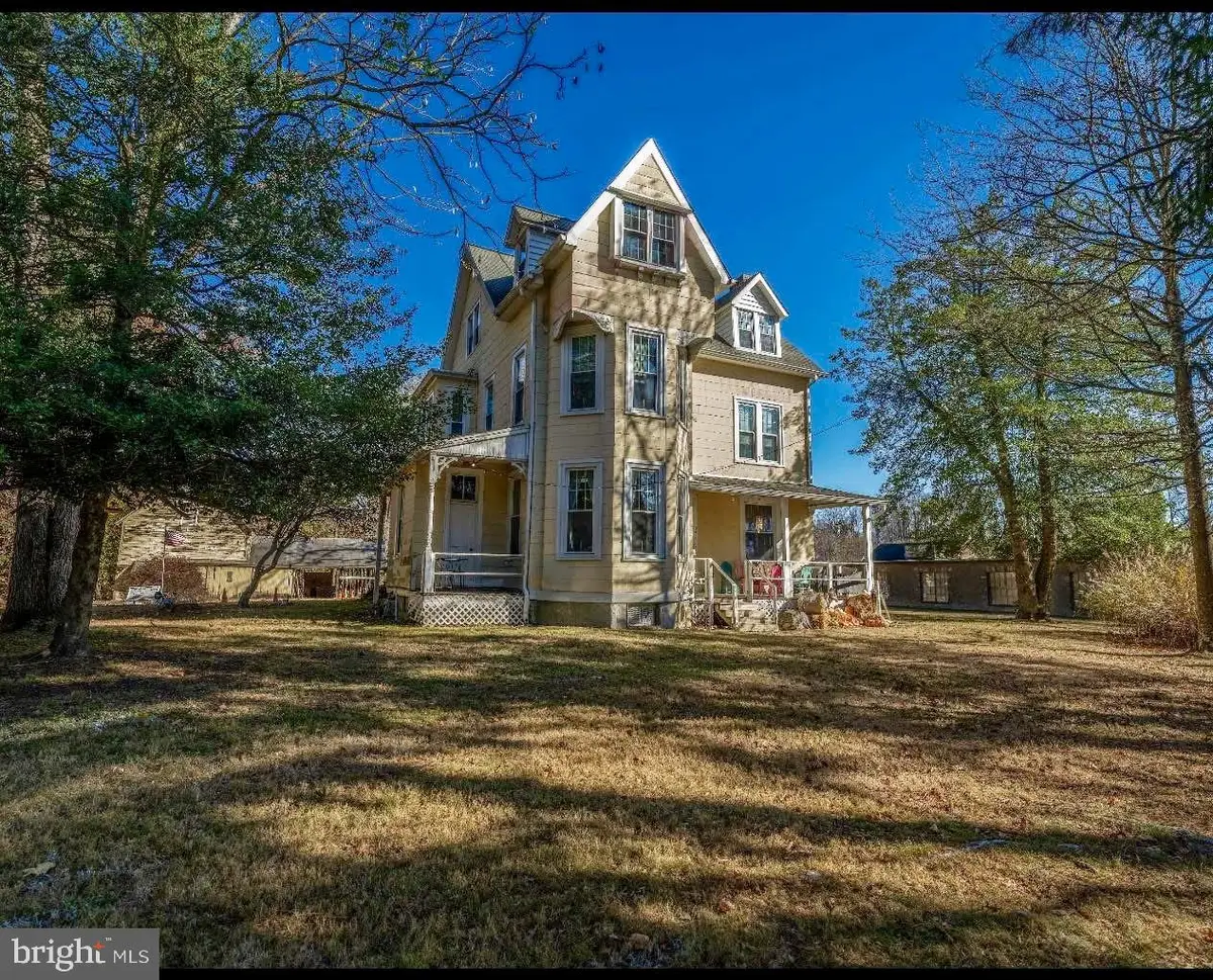 354 Valleybrook Rd, Glen Mills, PA 19342 - #1
