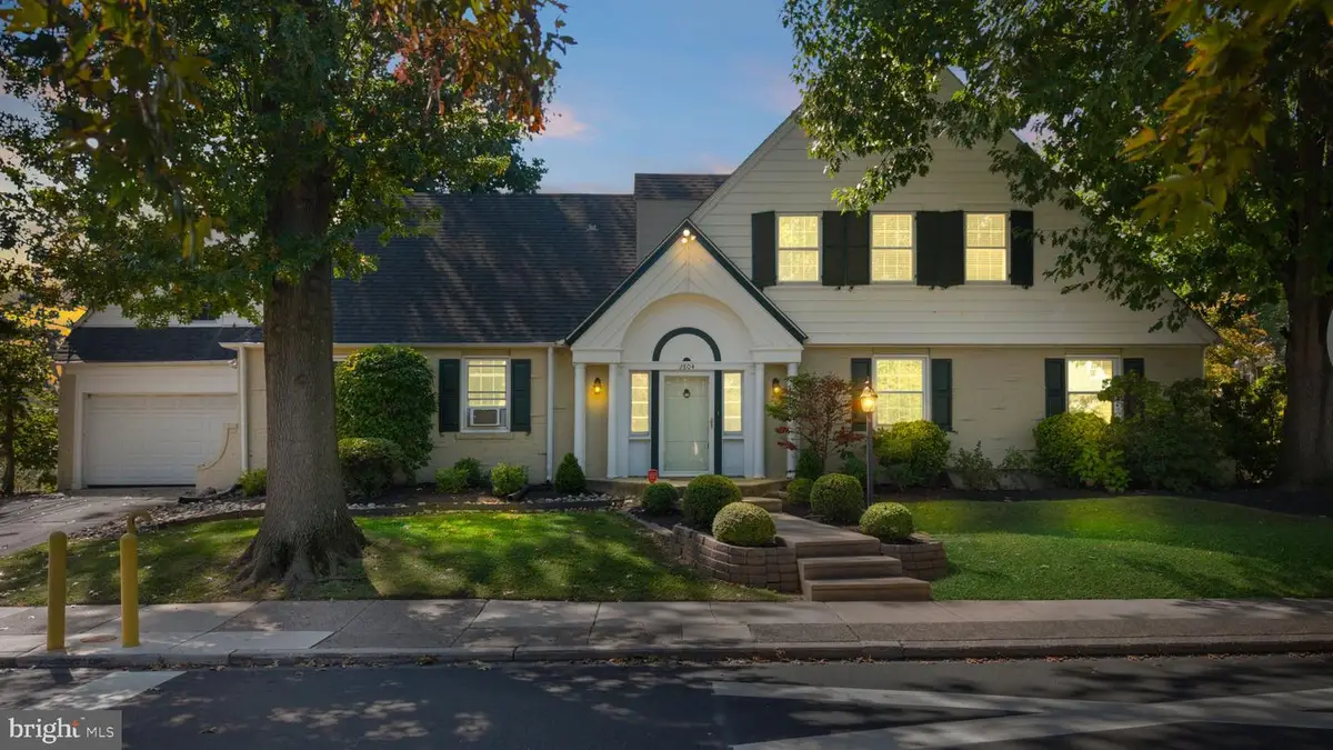 2804 Hillcrest Rd, Drexel Hill, PA 19026 - #1