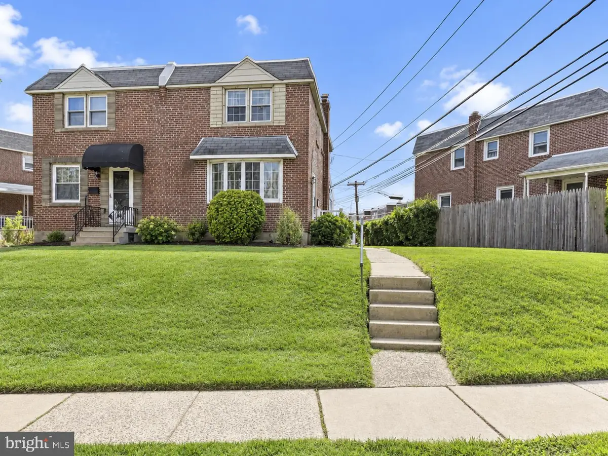 101 Lakeview Dr, Ridley Park, PA 19078 - #1
