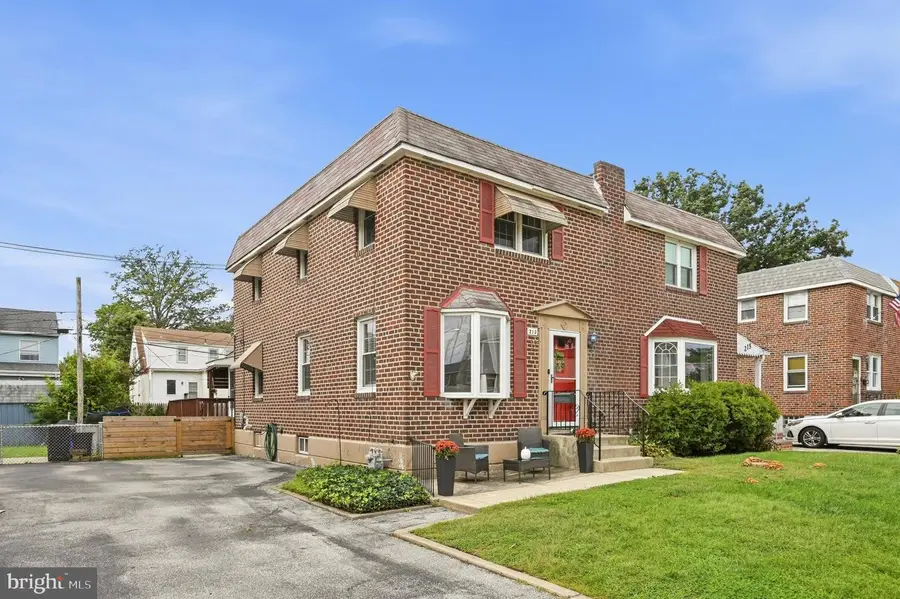 213 Evergreen Ave, Folsom, PA 19033 - #2