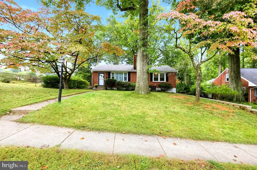 215 Parkview Dr, Broomall, PA 19008 - #2