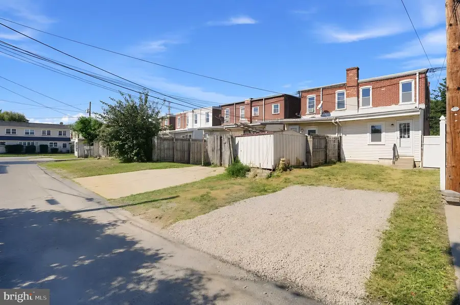 1315 E 9th St, Crum Lynne, PA 19022 - #2