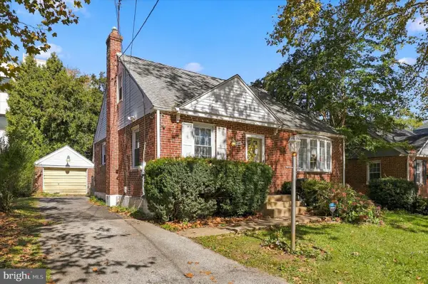 7 Golf Rd, DARBY, PA 19023