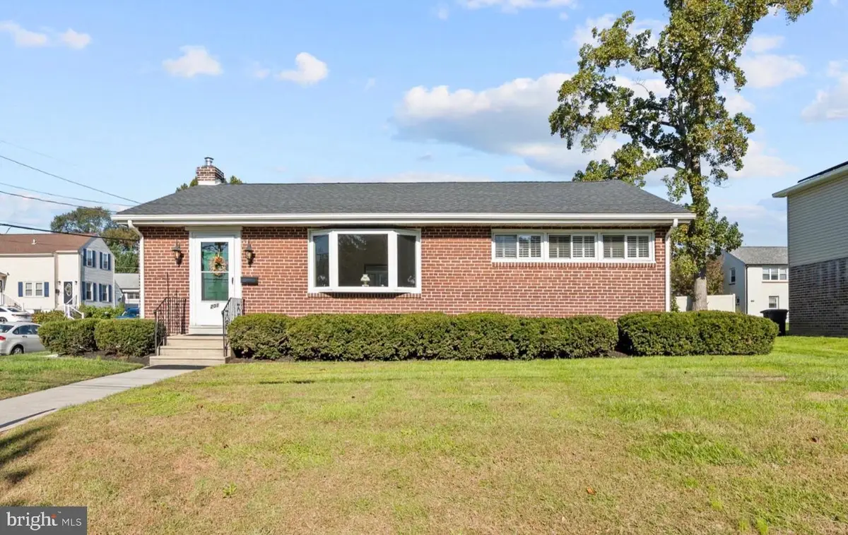 201 Lincoln St, Folsom, PA 19033 - #1