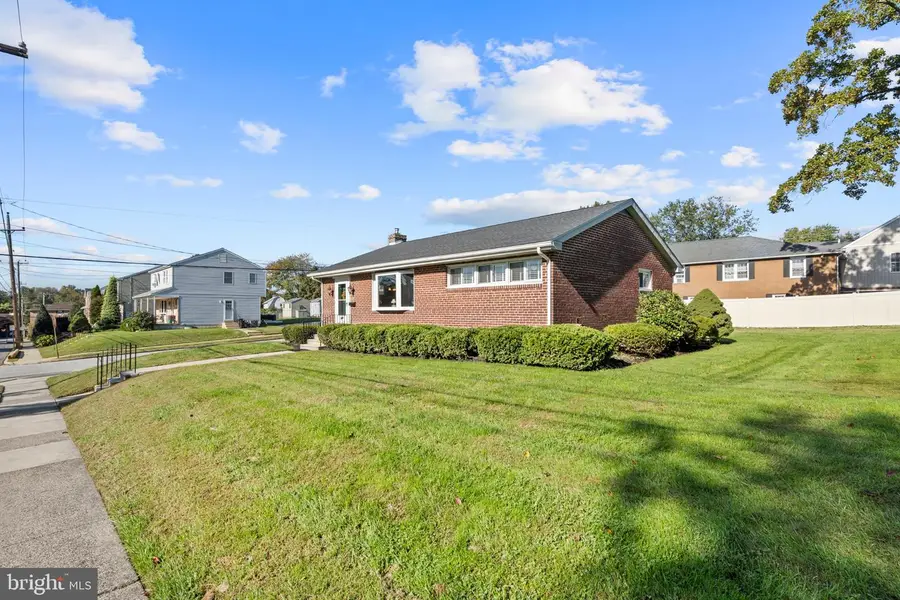 201 Lincoln St, Folsom, PA 19033 - #2