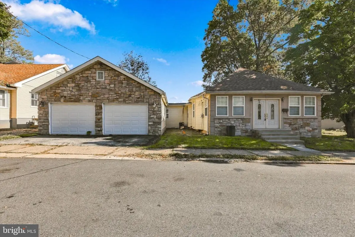 629 Greenhill Rd, Sharon Hill, PA 19079 - #1