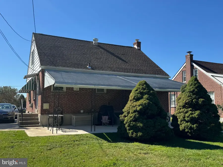 906 Edgewood Ave, Folsom, PA 19033 - #2