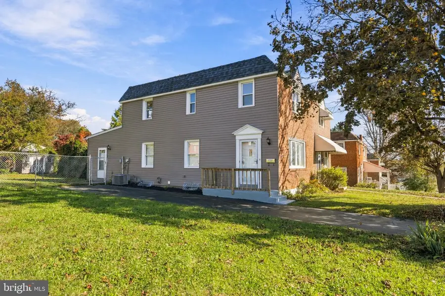 319 Sloan St, Crum Lynne, PA 19022 - #2