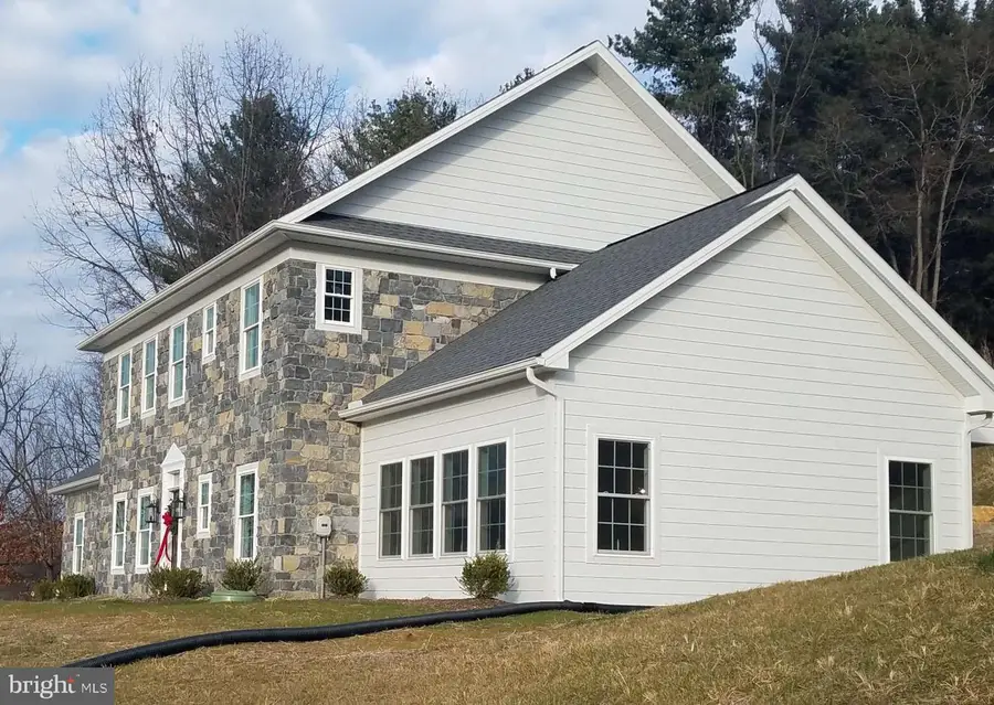 130 Woodbriar Dr, Chambersburg, PA 17202 - Image #3