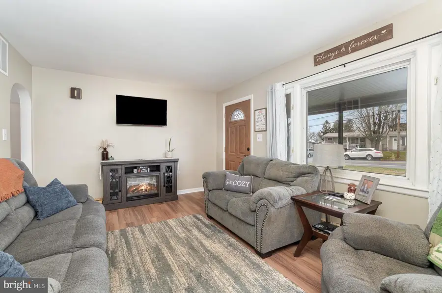 384 W Main Street, Fayetteville, PA 17222 - Image #3