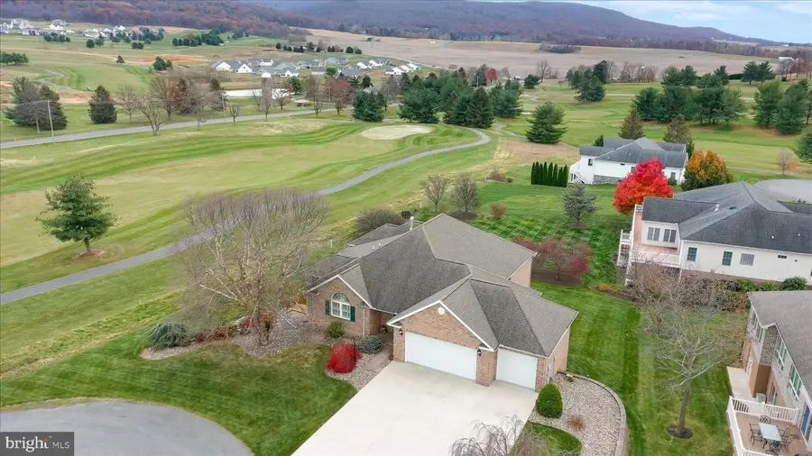 6396 Saucon Valley Dr, Fayetteville, PA 17222 - Image #3