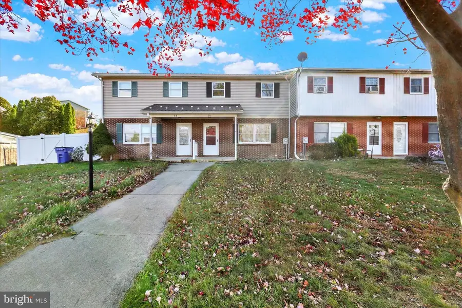 34 Surrey Dr, Chambersburg, PA 17202 - Image #2
