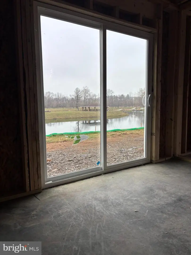 107 Meadowcreek Dr N, Chambersburg, PA 17202 - Image #2