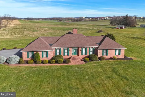 1015 Buchanan Trail East, GREENCASTLE, PA 17225