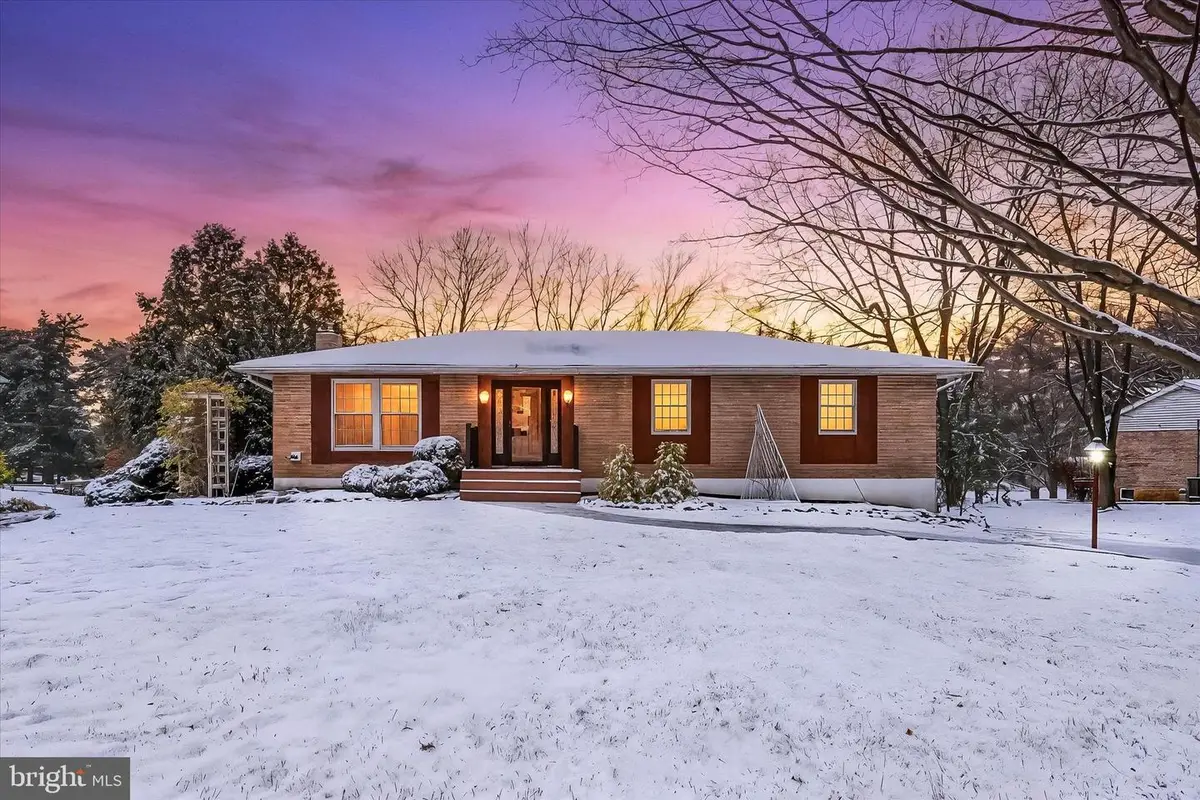 3821 Clubhouse Dr, Fayetteville, PA 17222 - Image #1