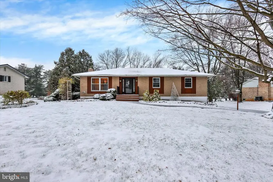 3821 Clubhouse Dr, Fayetteville, PA 17222 - Image #2