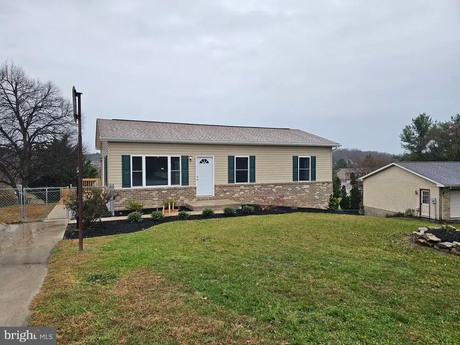 1920 Maylinn Dr, Chambersburg, PA 17202 - Image #2