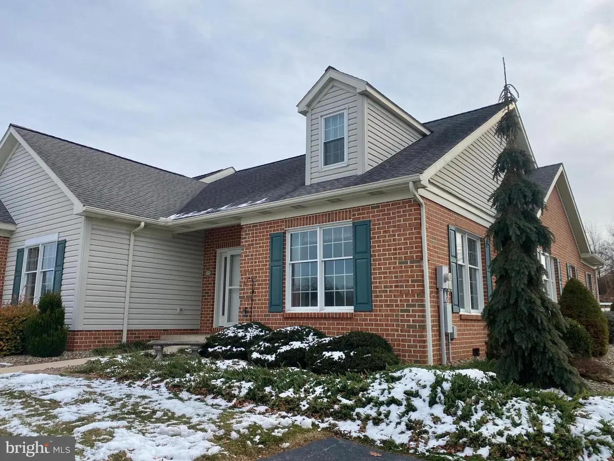 1476 Spring Side Dr E, Chambersburg, PA 17202 - Image #1