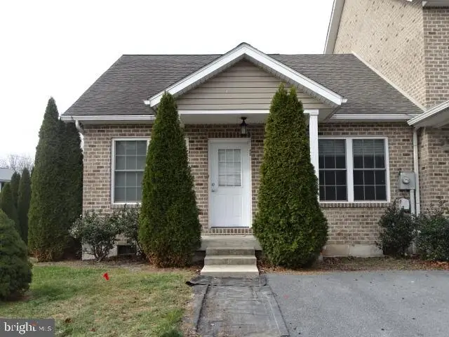107 Meadowcreek Drive S #1, Chambersburg, PA 17202 - Image #2