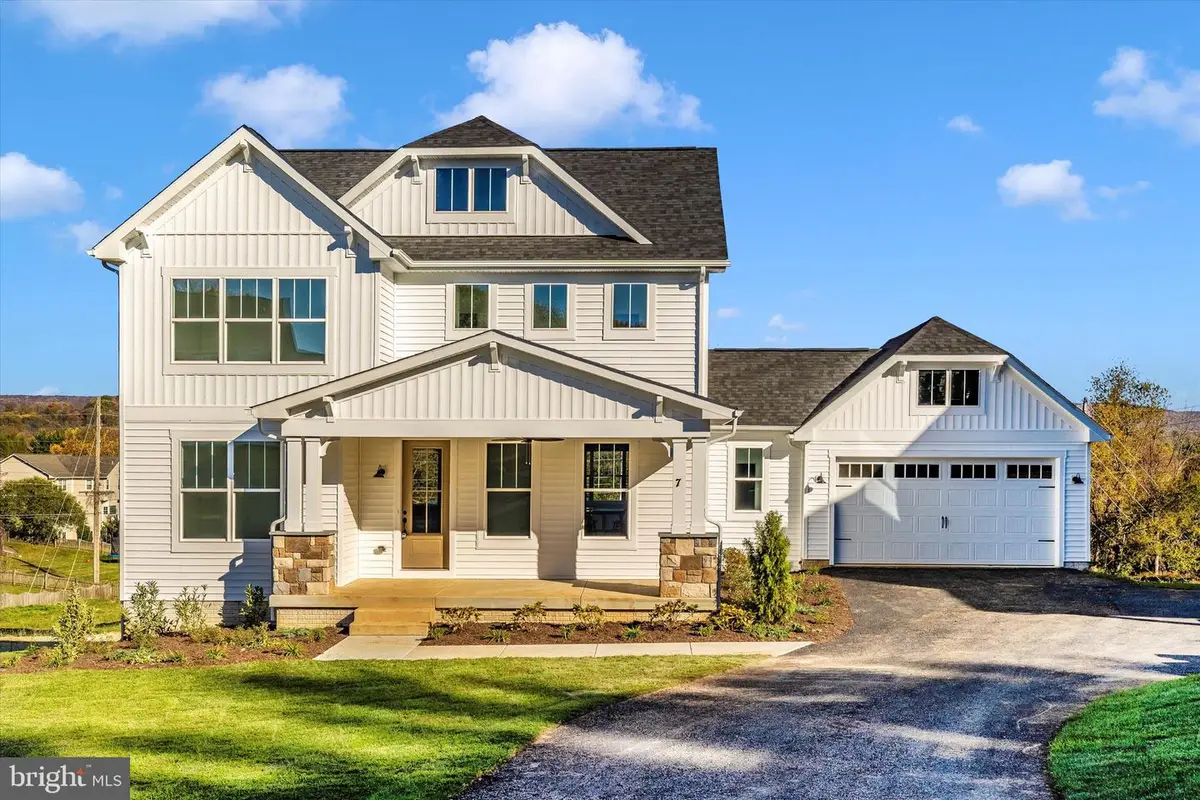 1383 Shannon Dr S, Greencastle, PA 17225 - Image #1