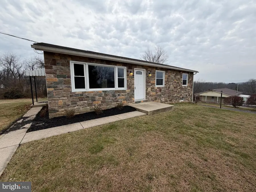 1528 Lakeshore Dr, Chambersburg, PA 17202 - Image #2