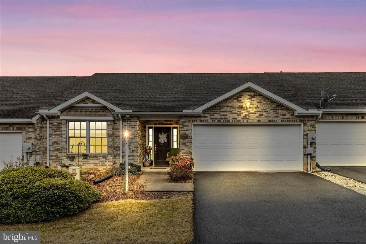 608 Brookview Dr, Greencastle, PA 17225 - Image #1