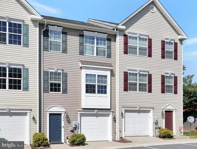 546 S Carlisle St, Greencastle, PA 17225 - #1