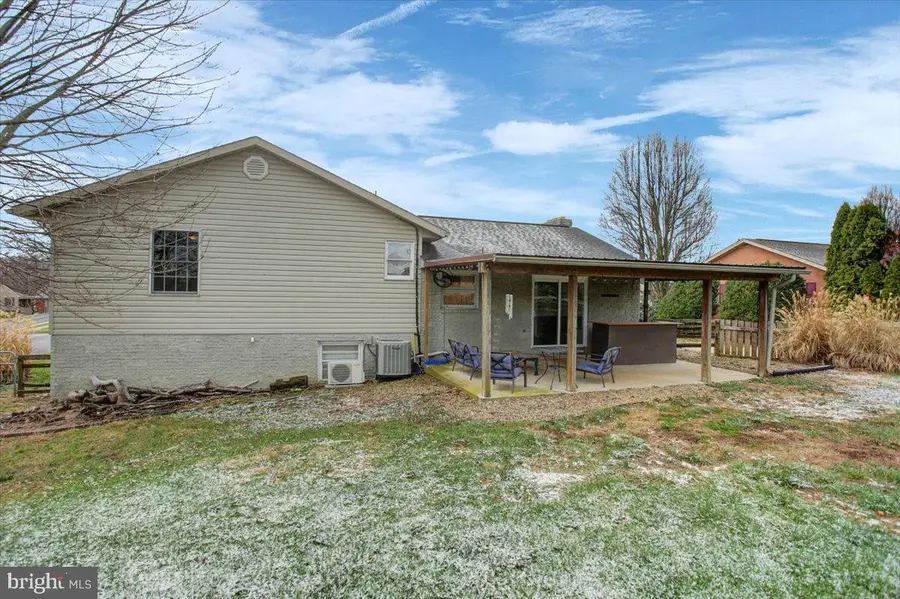 353 Town Dr, Greencastle, PA 17225 - #2