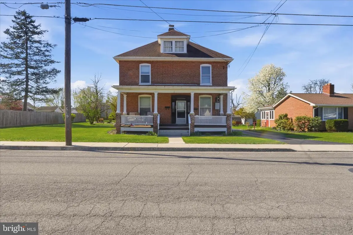 251 E E Grant Street St, Greencastle, PA 17225 - #1