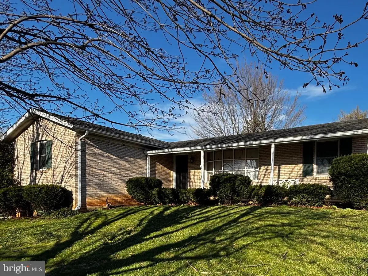 14042 Crest Ave, Waynesboro, PA 17268 - #1