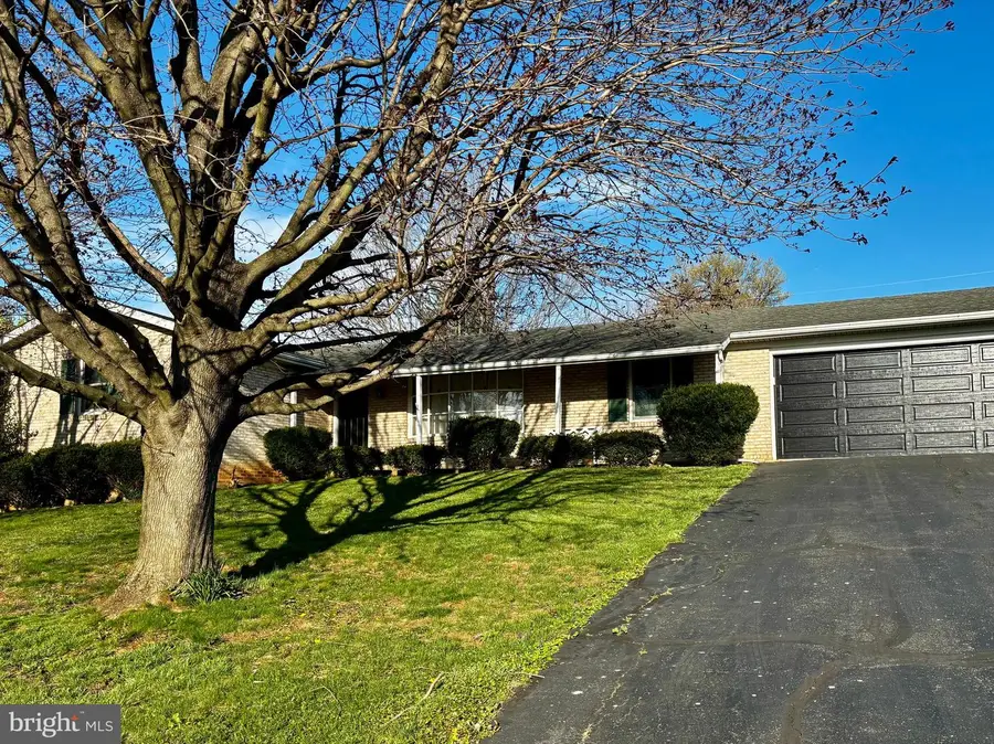 14042 Crest Ave, Waynesboro, PA 17268 - #2