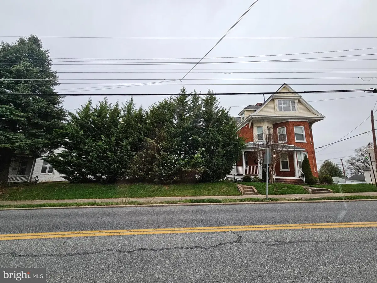 140 N Grant St, Waynesboro, PA 17268 - #1