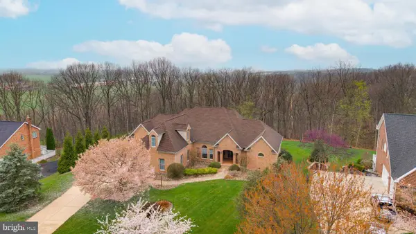 2368 Castlegreen Drive, GREENCASTLE, PA 17225