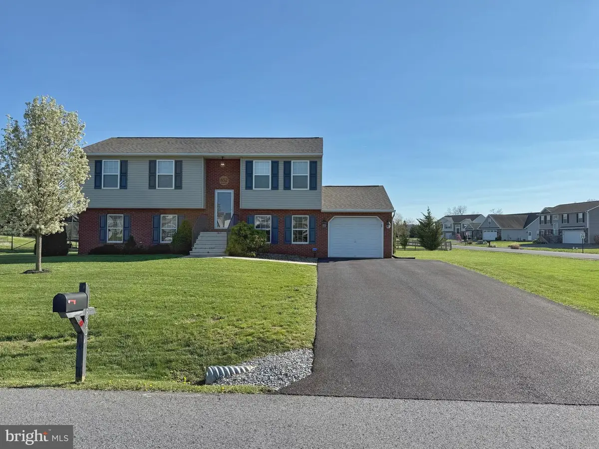 852 Bristol Dr, Greencastle, PA 17225 - #1