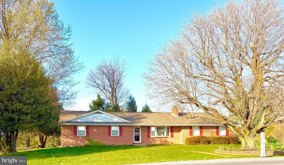 1281 Hykes Rd, Greencastle, PA 17225 - #1