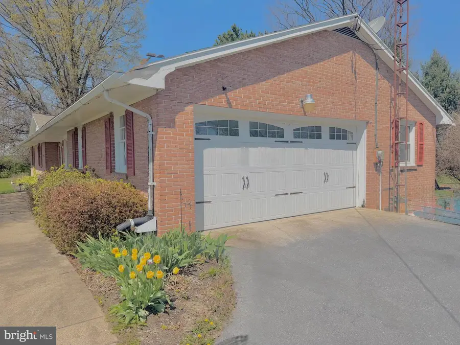 1281 Hykes Rd, Greencastle, PA 17225 - #2