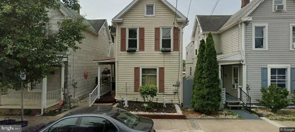 254 W Queen St, Chambersburg, PA 17201 - #1
