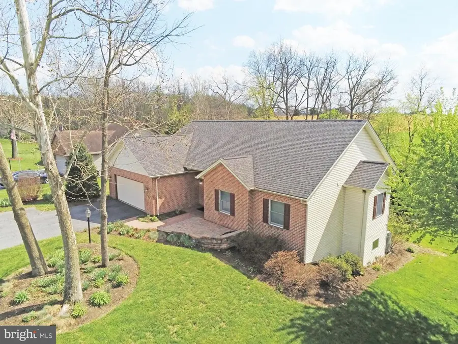 132 Buckingham Dr, Chambersburg, PA 17201 - #2