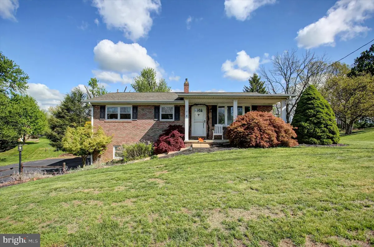 1561 Lake Shore Dr, Chambersburg, PA 17202 - #1